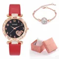 Gros plan d'une montre à quartz pour femme avec bracelet en cuir rouge et cadran étoilé en cœur - Montre Rouge Et Bracelet Et Coffret Cadeau