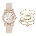 Detailansicht des Damenuhr-Sets in Roségold mit Delphin-Zifferblatt und Kaktus-Armbändern - Beigefarbene Uhr Und Armband
