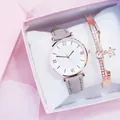 Dettaglio dell'orologio stellato oro rosa con cinturino in pelle e bracciale a stella - Set Orologio + Bracciale + Scatola Regalo / Cinturino Grigio Quadrante Bianco
