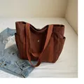 Bolso tote grande de pana marrón oscuro con bolsillo delantero y correas de hombro - Marrón Oscuro