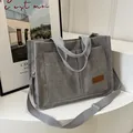 Grande borsa tote grigia in velluto a coste con tasche frontali e tracolla regolabile - Grigio