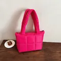Borsa tote trapuntata rosa acceso con manici imbottiti e design in stile puffer - Rosa Rosso