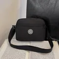 Borsa a tracolla quadrata in tessuto Oxford nero con logo Sport e cinturino - Nero