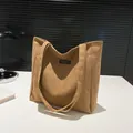 Grand sac cabas en suédine marron avec étiquette tissée Fashion Instinct élégante - Khaki Foncé
