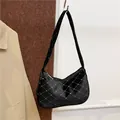 Zwarte suède hobo tas voor dames met zilveren glitterpatroon en ritssluiting - Zwart Ruitpatroon