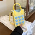 Μίνι κίτρινη πλεκτή τσάντα με μπλε 3D καρδιές και διπλή λαβή για κάθε στυλ - Κίτρινο