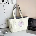 Süße beige Canvas-Tragetasche mit Monster-Druck und gestreiftem Innenfutter - Herz-Stil