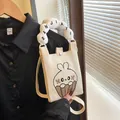 Mini borsa a tracolla in maglia bianco panna con motivo a coniglio e manico morbido - Coniglietto Cupcake Beige (Modello 3)
