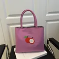 Borsa tote in nylon viola con ricamo a mela rossa e manici superiori - Rosa Rosso