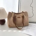 Grand sac cabas en velours côtelé beige avec bandoulière chaîne en similicuir brun - Kaki
