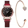 Detail von burgunderroter Sternenuhr mit römischen Ziffern und Herzarmband-Set - Rot Uhr + Armband