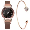 Detail von Roségold Sternenhimmel Uhr und Herz Armband Set auf weißem Hintergrund - Kaffeebraune Uhr und Armband