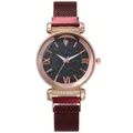 Dettaglio quadrante cielo stellato con numeri romani e cinturino milanese rosso - Orologio Rosso
