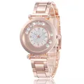 Orologio al quarzo da donna in oro rosa con numeri romani e cristalli mobili sul quadrante - Bianco