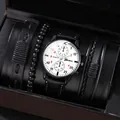 Herren Armbanduhr Set mit weißem Zifferblatt und drei schwarzen Perlenarmbändern - Schwarzes Armband Weißes Zifferblatt Roter Text + Schwarzes Armband Set
