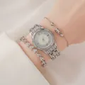 Luxuriöses silbernes Quarz-Uhrenset für Damen mit Diamantbesatz und zwei Herzarmbändern - Uhr+Armband