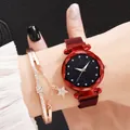 Dettaglio dell'orologio al quarzo cielo stellato rosso e set bracciale in oro rosa - Orologio Rosso Bracciale