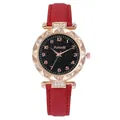 Dettaglio di orologio in oro rosa con quadrante stellato e cinturino rosso - Rosso