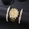 Luxe gouden Geneva kwartshorloge set met stras armbanden op een zwarte standaard - Goud + Armband