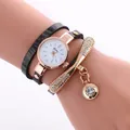 Detalle del reloj envolvente multicapa con correa de serpiente y lazo de diamantes de imitación - Negro