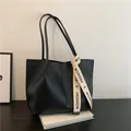 Klassische schwarze PU-Leder Tragetasche mit weißem Fashion-Band für Damen im Büro - Schwarz
