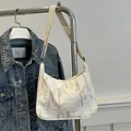 Witte nylon schoudertas met textuur, golfborduursel en klassieke F-patronen - Wit