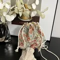 Vintage floral jacquard drawstring bucket bag with cotton rope strap and tassels - Red