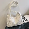 Bolso tote blanco roto con estampados de mariposas y asas de cuerda tejida blanca - Verde