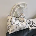 Bolso tote blanco de piel sintética con estampado de mariposas y asas trenzadas - Negro