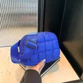 Borsa a tracolla trapuntata blu brillante con tracolla regolabile e design chic - Blu