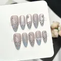Dettaglio di unghie a mandorla con sfumatura blu, stampa leopardata e fiocchi decorativi - Extra Piccolo (XS) / Stile Fiocco Leopardo Sfumato Blu Nudo(W476)