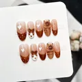 Dettaglio di unghie finte fatte a mano con orsetti 3D e fiocchi in sfumatura cioccolato - Extra Piccolo (XS) / Stile Orsetto Fiocco 3D Sfumato Cioccolato Rosa Nudo (W464)