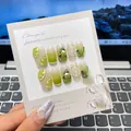 Uñas postizas artesanales con degradado verde, diseño de limón y pedrería 3D elegante - S