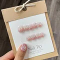 Handgemaakte roze glitter plaknagels met laser vlinder bedels op displaykaart - XS