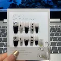 Handgemachte schwarze Herz-Press-on-Nägel mit luxuriösen Strasssteinen und Pink - Groß (L) / Schwarz Sweet Cool Herz Strass Stil