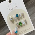 Luxurious handmade press-on nails set featuring gold glitter, emerald gems, and pearls - Large (L) / Gold Glitter Luxury Gemstone Inlaid (859)