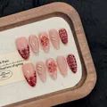 Unghie finte artigianali bordeaux con fiori 3D e motivo leopardato su vassoio legno - XS / Rosso Vino Rosa Nude
