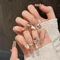 Faux ongles press-on oeil de chat champagne avec motif léopard et cristaux forme cercueil - XS / Escalier Très Long