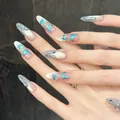 Blau verlaufende Butterfly Press-On Nägel in Mandelform mit Perlen und Cat-Eye-Effekt - XS