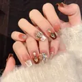 Faux ongles œil de chat avec dégradé ambre, strass et bordures dorées - XS / Style Cercueil Court