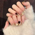 Unghie finte leopardate con glitter dorati, gemme a cuore rosse e strass luccicanti - XS / 3151-Nuovo Quadrato