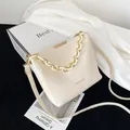 Secchiello chic in pelle beige con manico a catena in acrilico e dettagli in oro lucido - Bianco Sporco