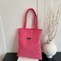 Borsa tote in velluto a coste rosa vivace con trama e etichetta Fashion - Rosa Rosso