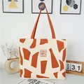 Grote canvas draagtas met oranje geometrisch patroon en stevige schouderbanden - Oranjerood