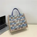 Grande borsa tote in tela a scacchi blu e bianchi con trama intrecciata per ufficio - Blu