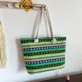 Borsa tote in tela stile bohémien con motivi geometrici verdi e manici in corda - Strisce Composti Etniche Verdi