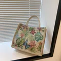 Florale Canvas-Tragetasche mit Orchideen, Monstera-Blättern und weißen Griffen - Weiß
