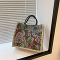 Vintage-Tragetasche aus floralem Gobelin-Stoff mit edler lila Blumenbestickung - Kaffeebraun