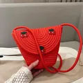 Sac bandoulière en paille rouge tressé avec broderie cerise et bandoulière assortie - Style Broderie Cerise (0857) / Rouge