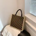 Borsa tote in lino con triangoli geometrici neri e marroni e manici in corda spessa - Marrone Scuro